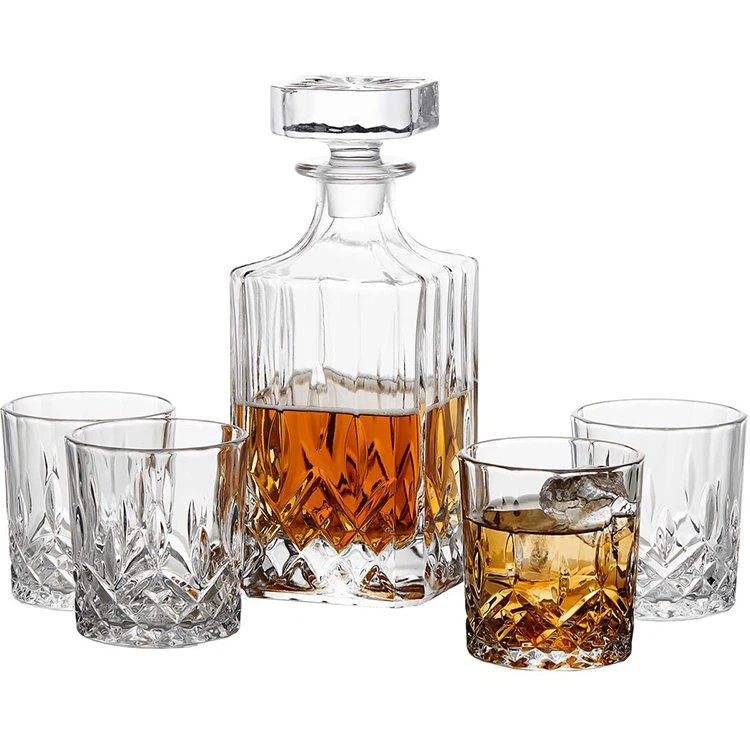 Vintage sklenená karafa na whisky