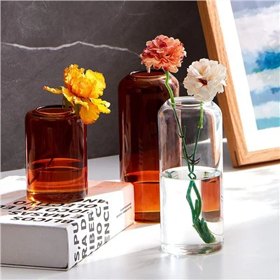 Váza z jantárového skla