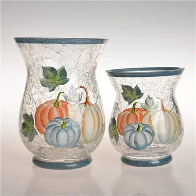 Sklenená váza zdobená tekvicou