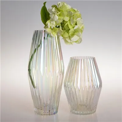 Strojovo vyrábané vertikálne sklenené vázy