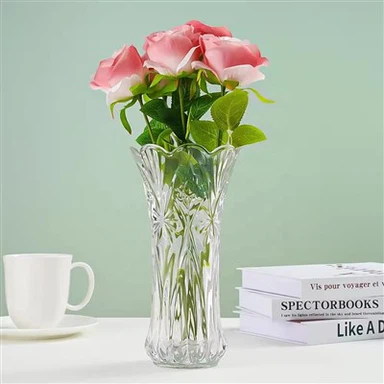 Centrálna sklenená váza na kvety